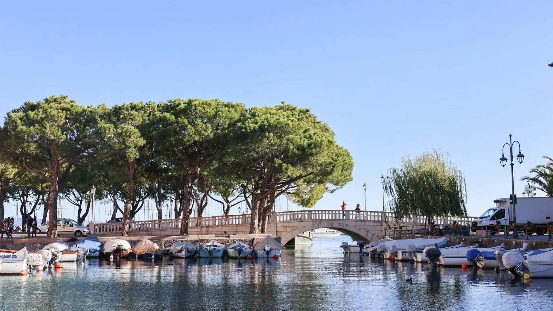 Gioiella, Pool & Lake 代森扎诺-德尔加达 0*,